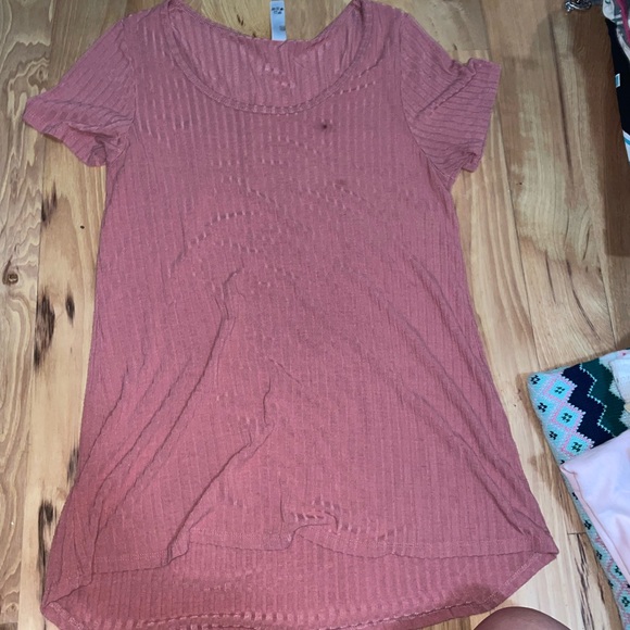 pink/wine colored tee - Picture 1 of 3